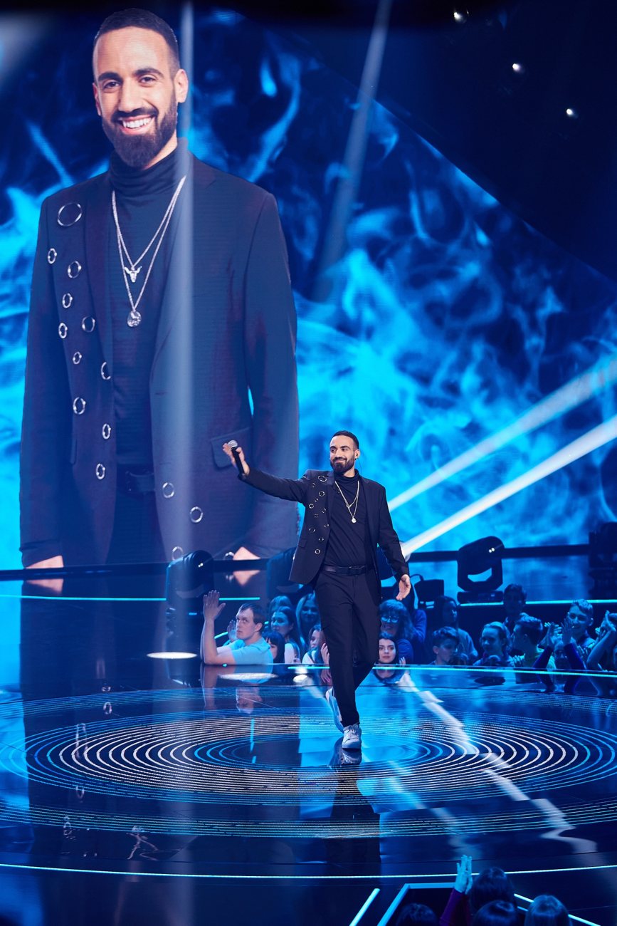 Sami Harb wchodzi na scenę programu The Four w Polsacie